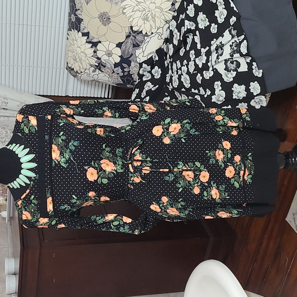 Lauren Conrad A-line xs floral dress.